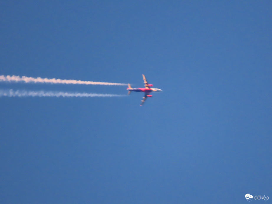 A fejem felett húzott át