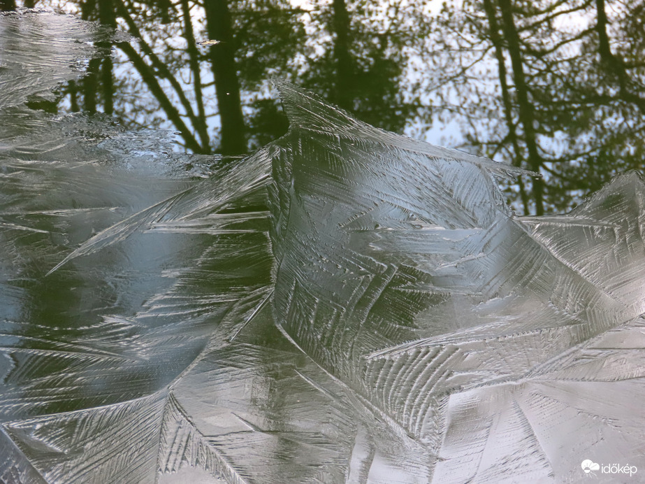 Jég és víz határa a Horgásztavon