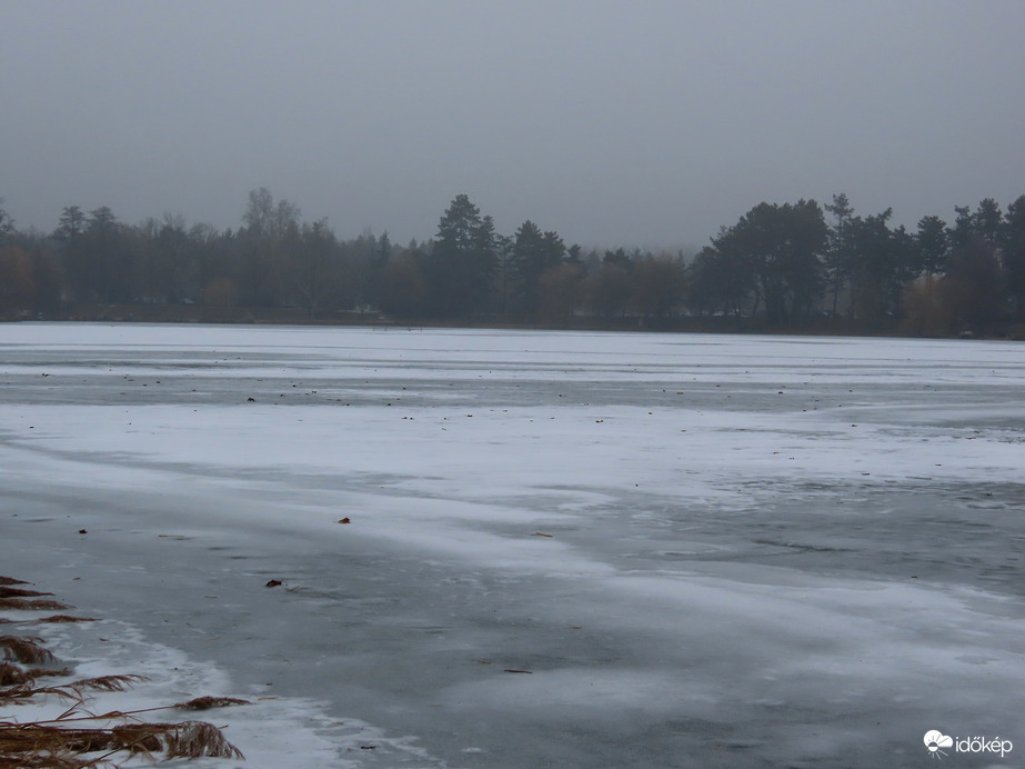 A mai nap is szürke, ködös