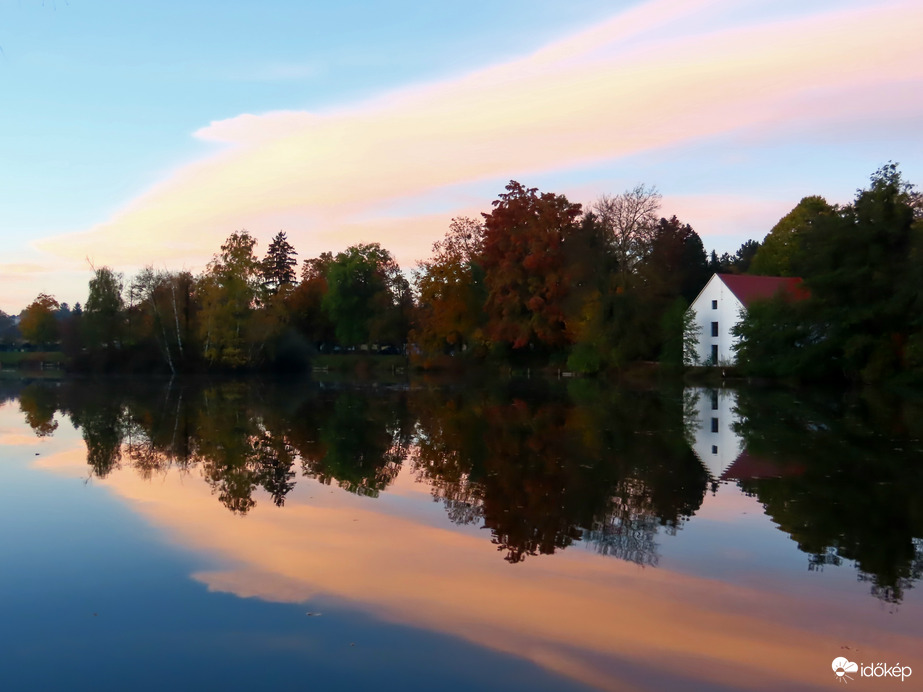 A Horgásztó pirkadatkor