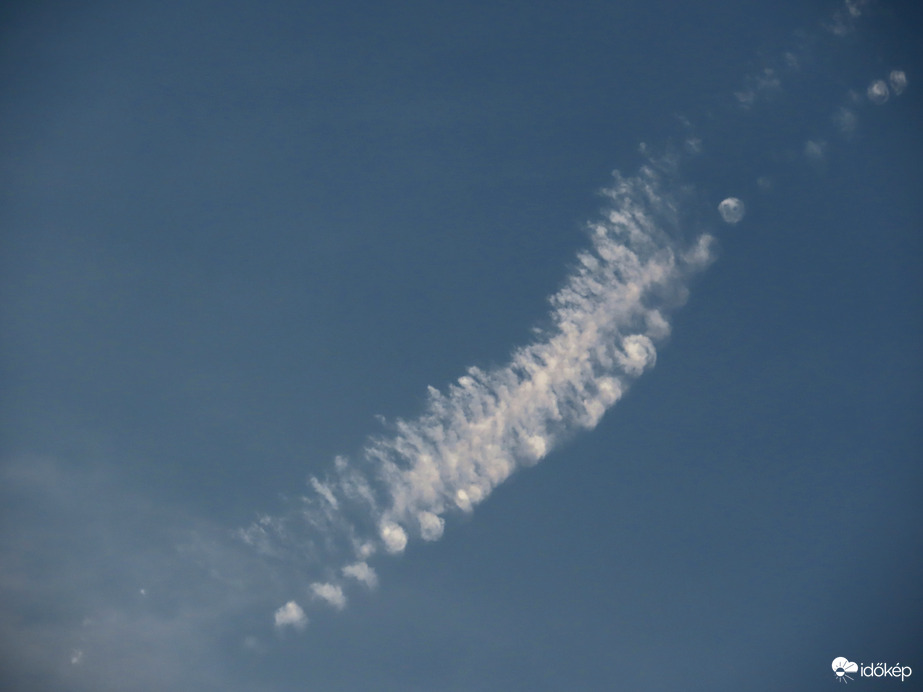 Szétoszló kondenzcsík