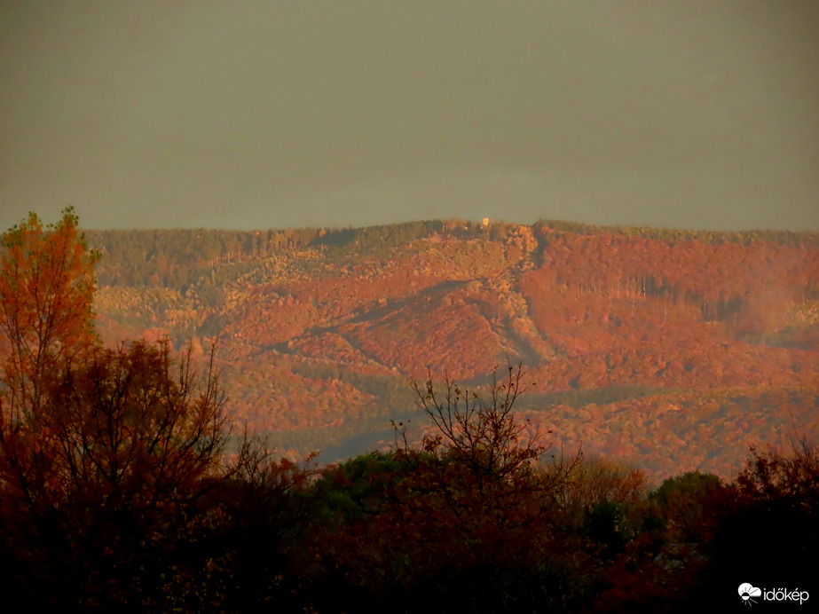 A Kőszegi-hegység már fényben fürdik