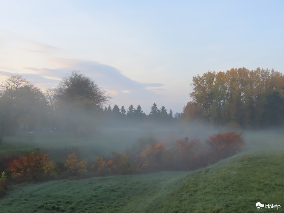 Köd ereszkedett a tájra