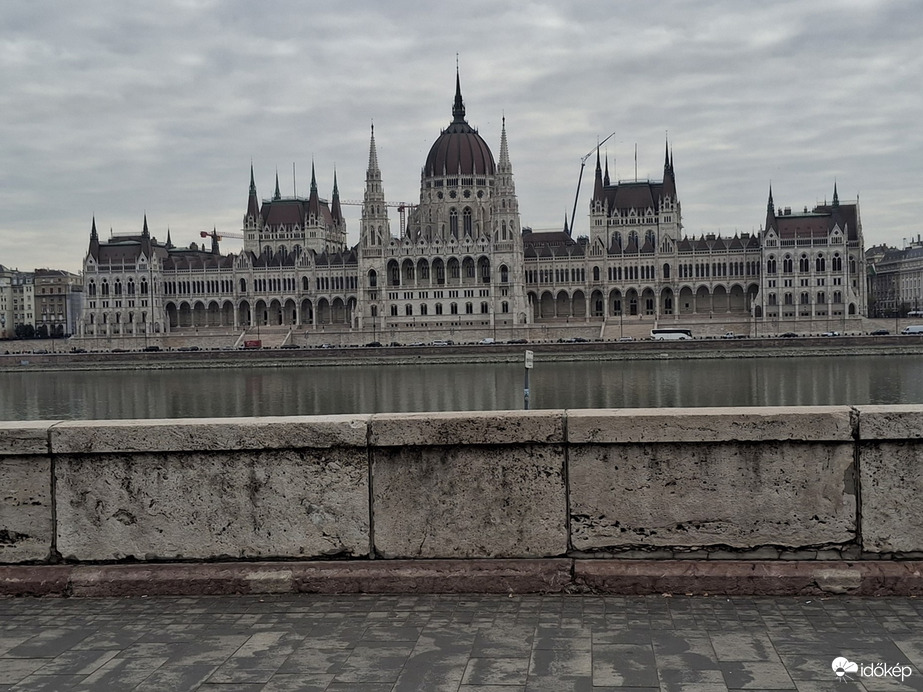 Mai, Budapesti utam a Batthyány térről.