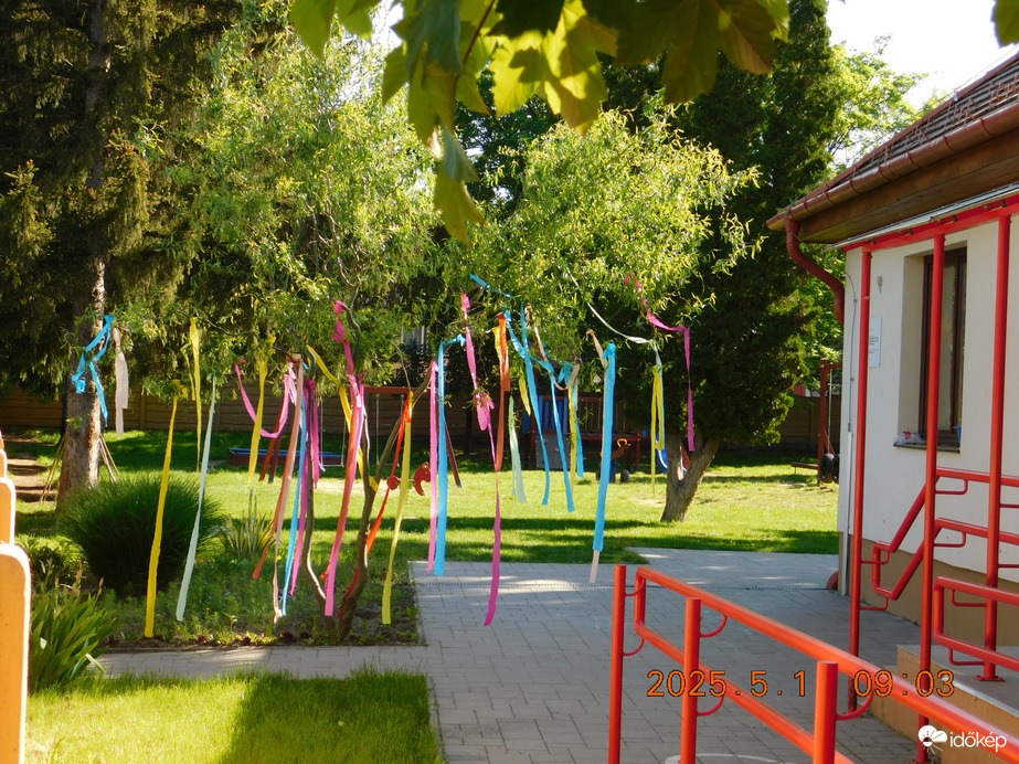 Piciny, kedves kezek munkája.