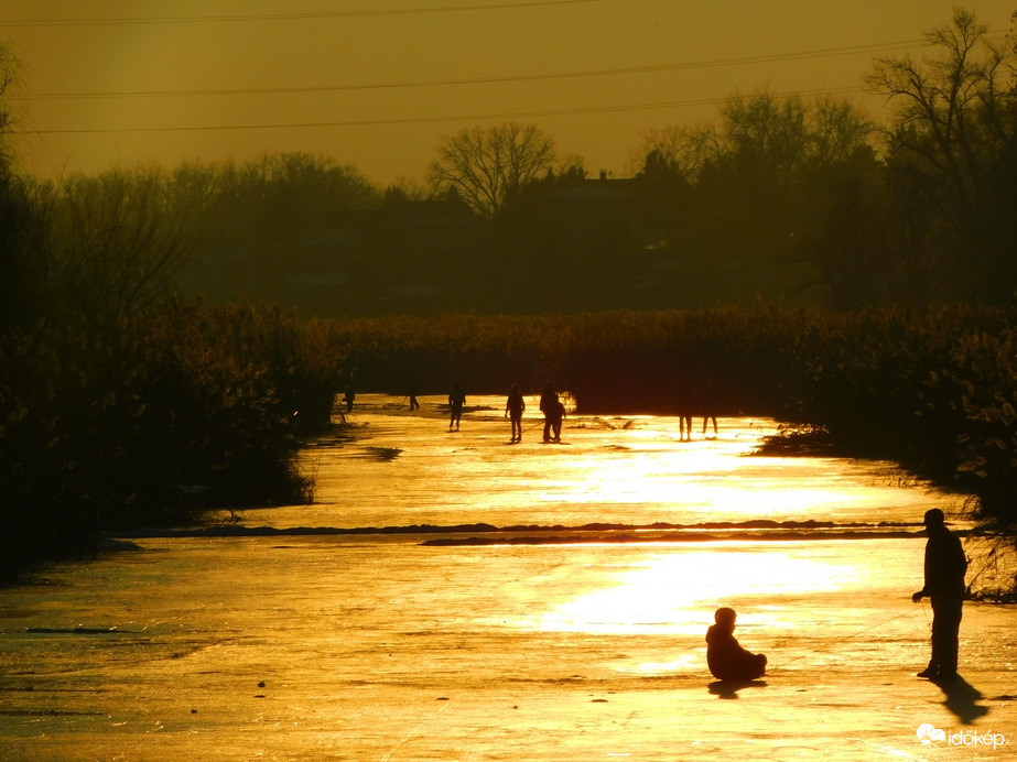 Benépesült a Kis-Duna jege