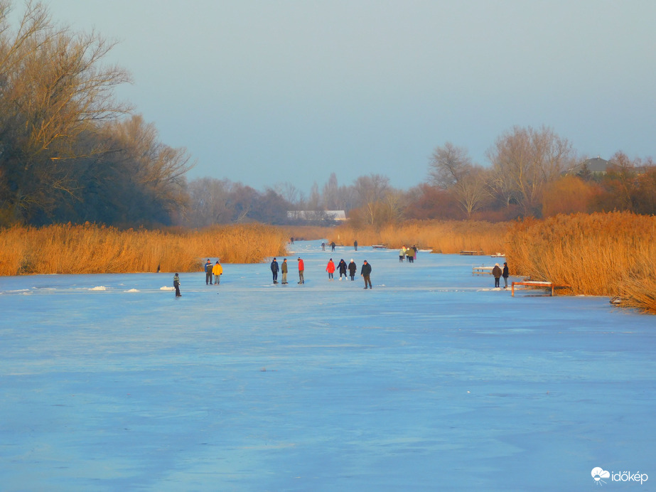 Benépesült a Kis-Duna jege