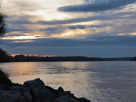Érkező felhők közt az utolsó sugarak