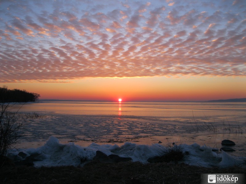 Téli naplemente a Balatonon