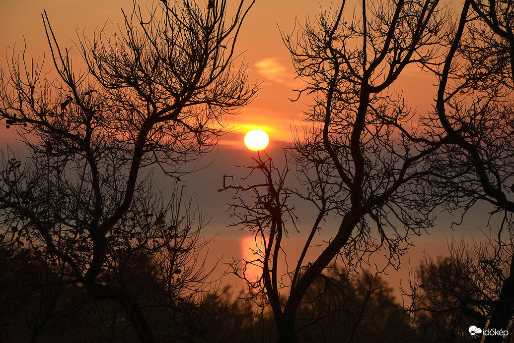 Ködös napkelte Balatongyörökön 11.16.