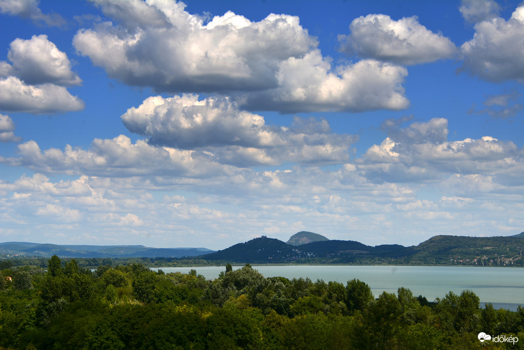 Gomolyfelhős szépkilátás július végén