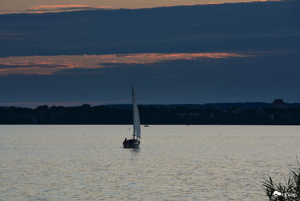 Vitorlás augusztusi alkonyon 08.05.