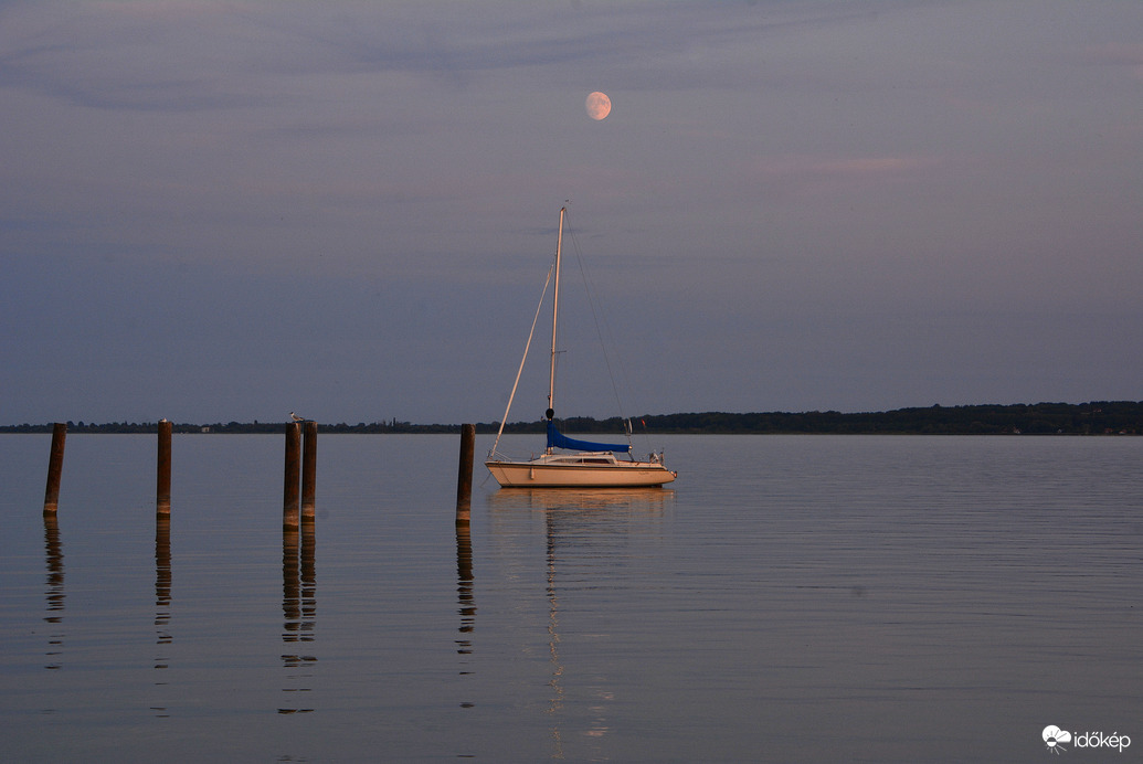 Hold, vitorlás, alkonyat 08.06.