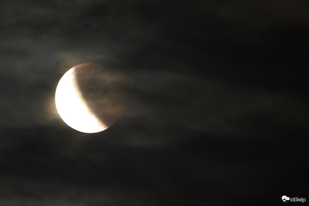 Teljes holdfogyatkozás 09.07.