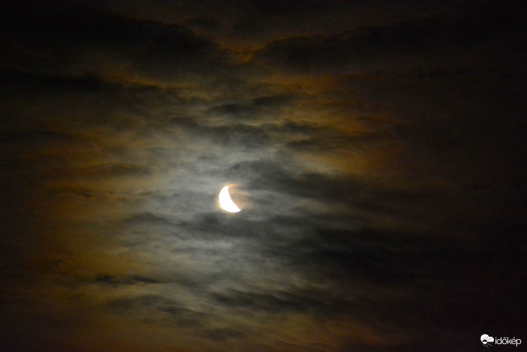 Teljes holdfogyatkozás 09.07.