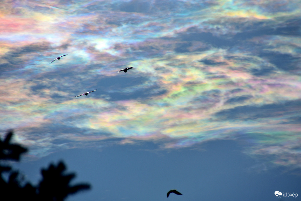 Gyönyörű irizáló felhők ez év utolsó napján Szombathely felett