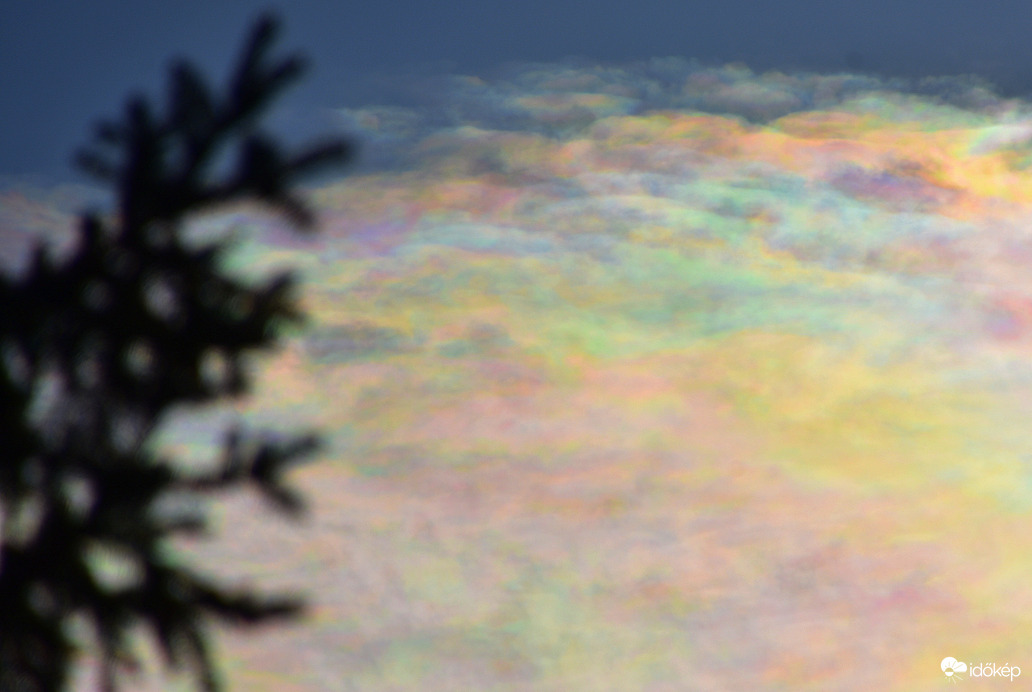 Irizáló felhők Szombathely felett 01.11.