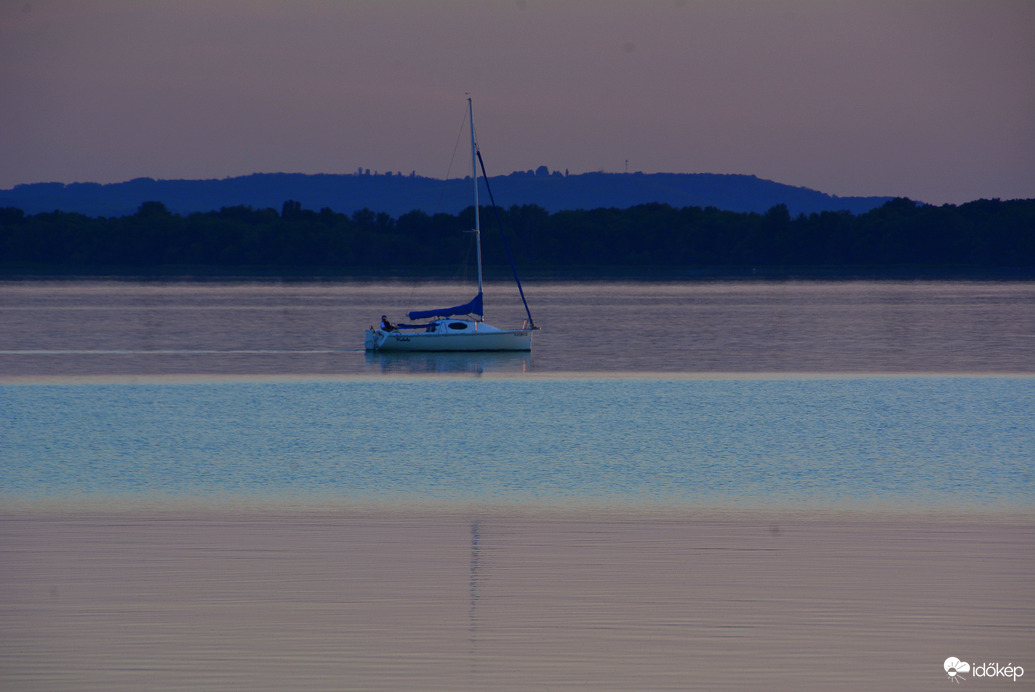 Csodálatos alkonyati színek a Balatonon 05.31.