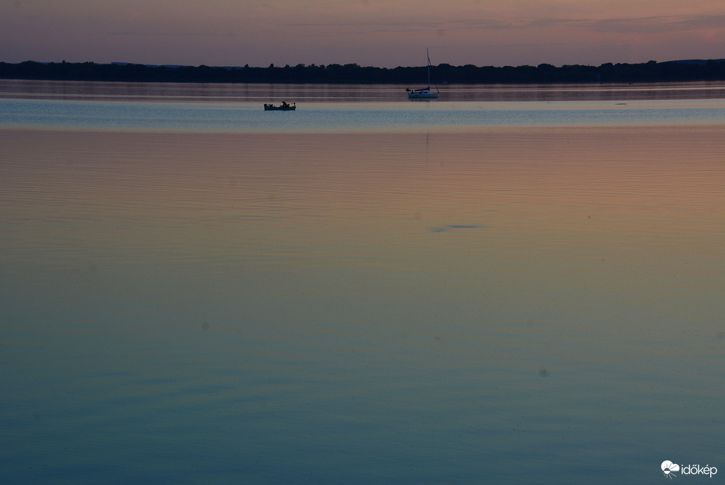 Csodálatos alkonyati színek a Balatonon 05.31.