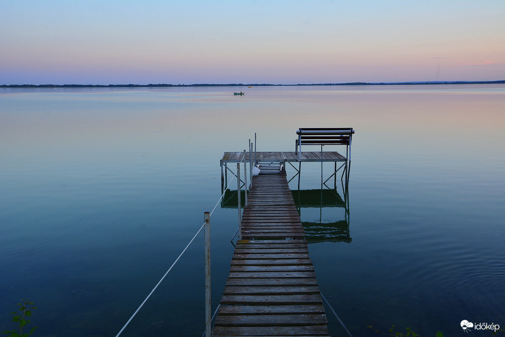 Csodálatos alkonyati színek a Balatonon 05.31.