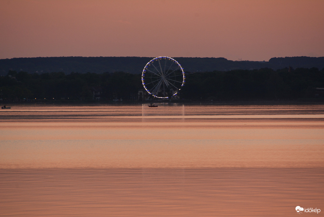 Csodálatos alkonyati színek a Balatonon 05.31.