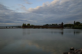 Szakadozik
