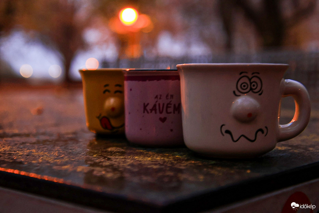 Kezünkben a melegség