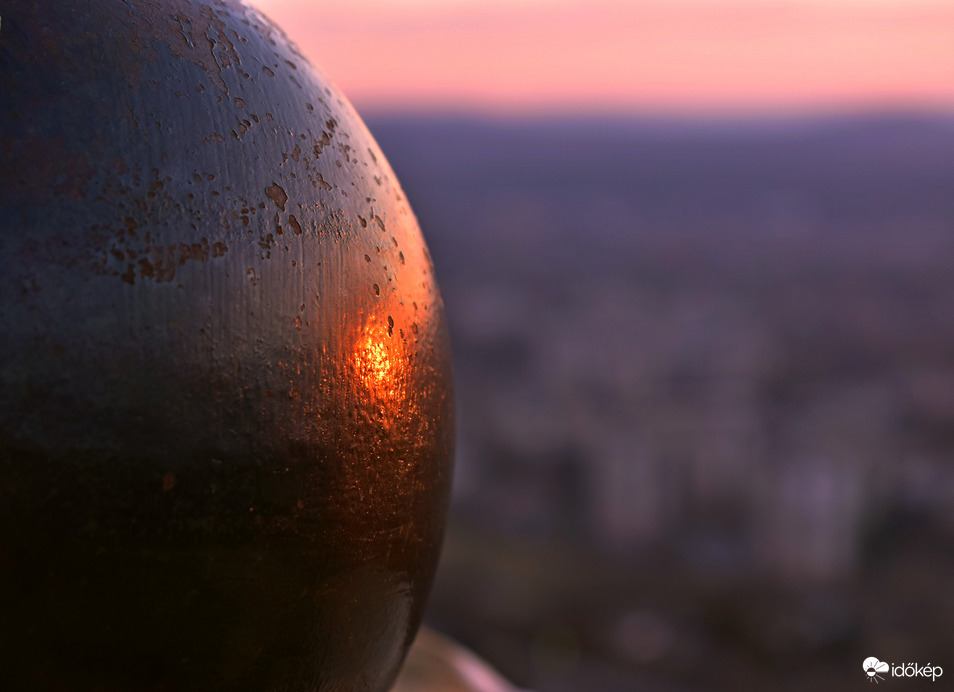 Lenyugvó nap fényében....