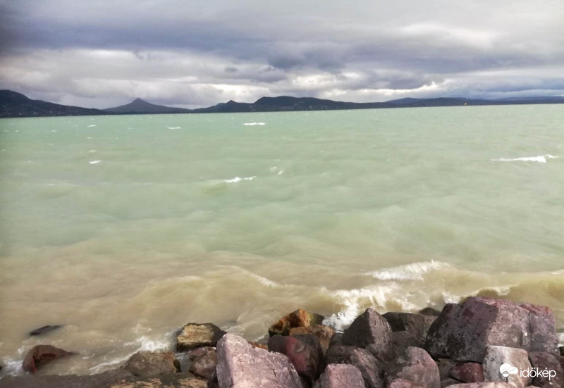 Ma estefelé a fonyódi mólón