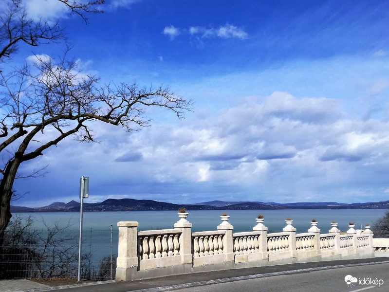 Fonyódon  ma napsütésben