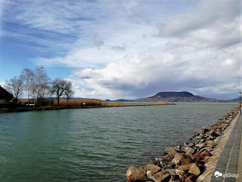 Fonyódon ma napsütésben