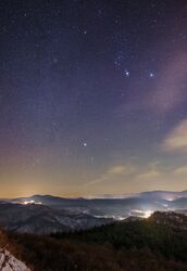 Orion a hegyek felett