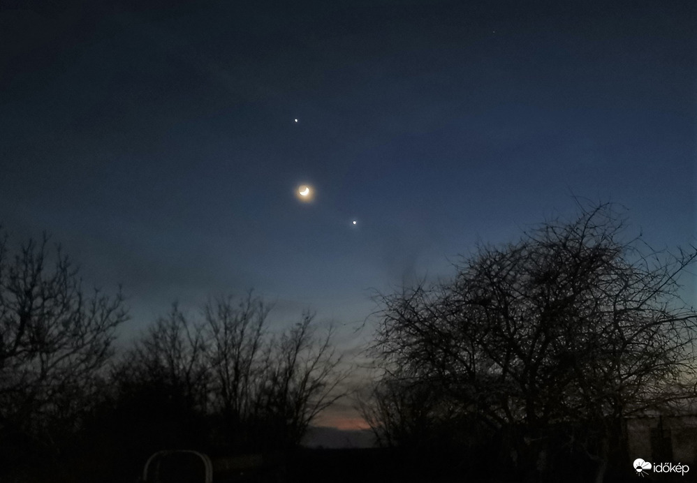 Jupiter, Hold, Vénusz együttállása