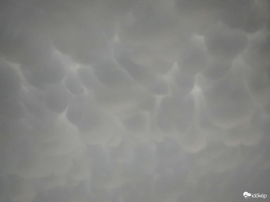 Mammatus felhök Gyöngyös felett