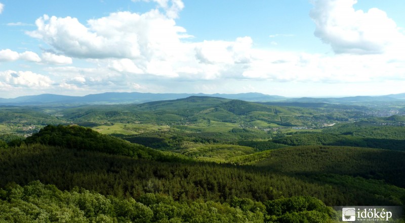 Kilátás a Salgó Várból