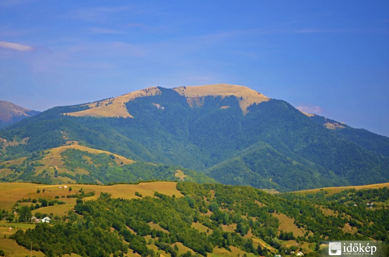 Piskonya hegygerinc távolról