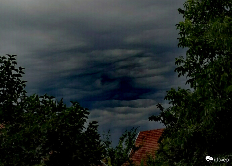 Altostratus opacus undulatus ? 