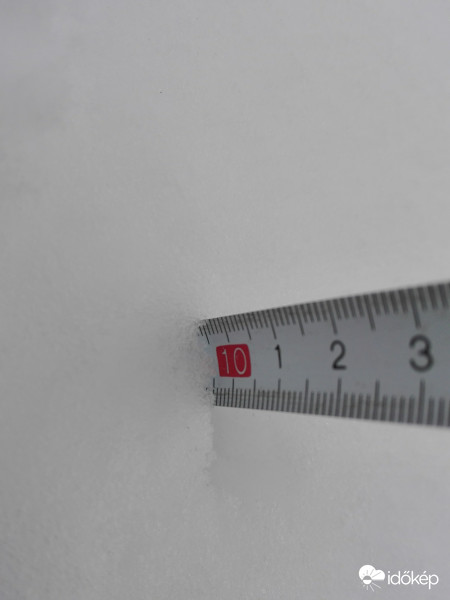 Hóesés: 10cm