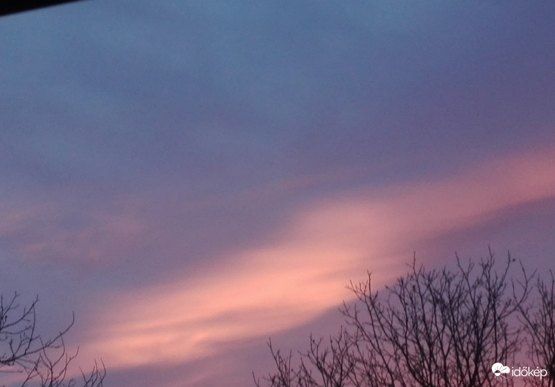 Pici fény késő este