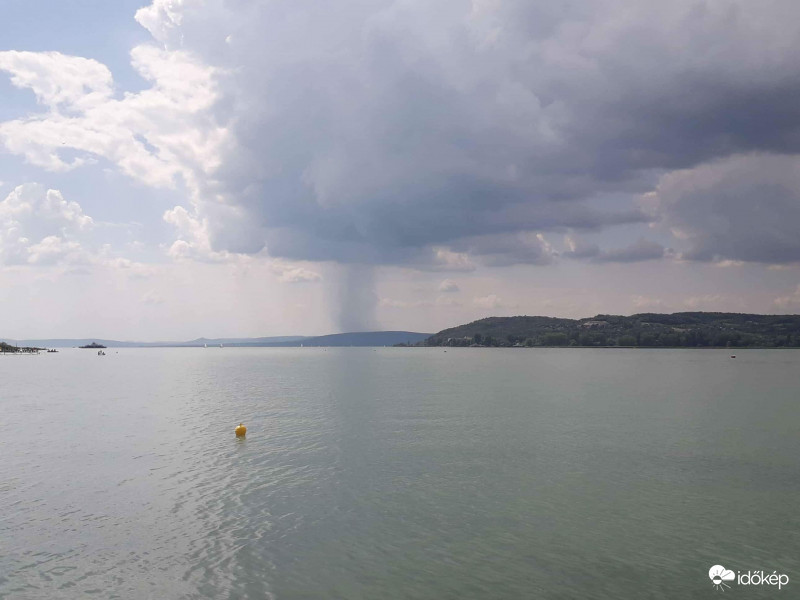 A túloldalon már esik