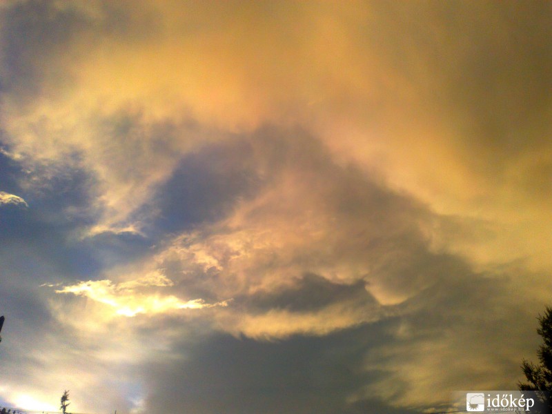 a naplemente fényében