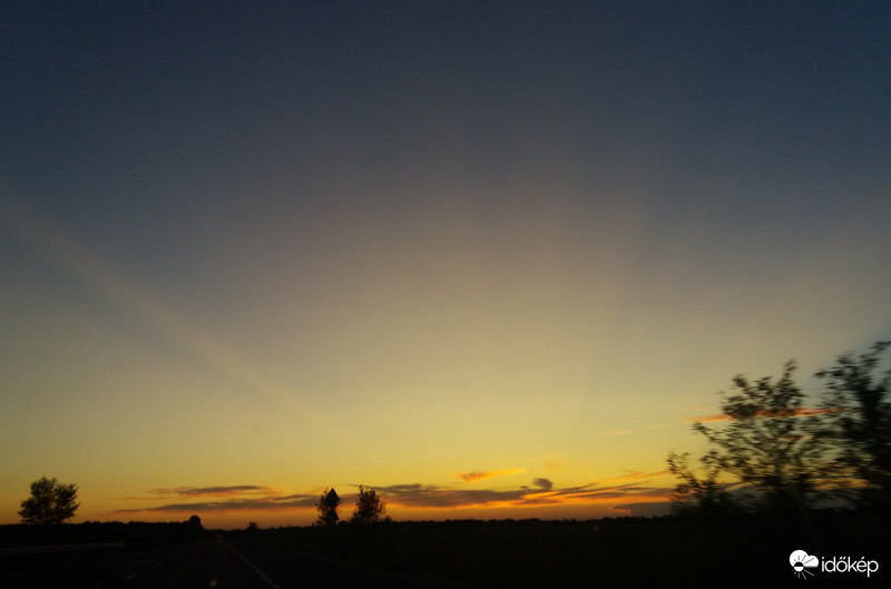 Naplemente a határban