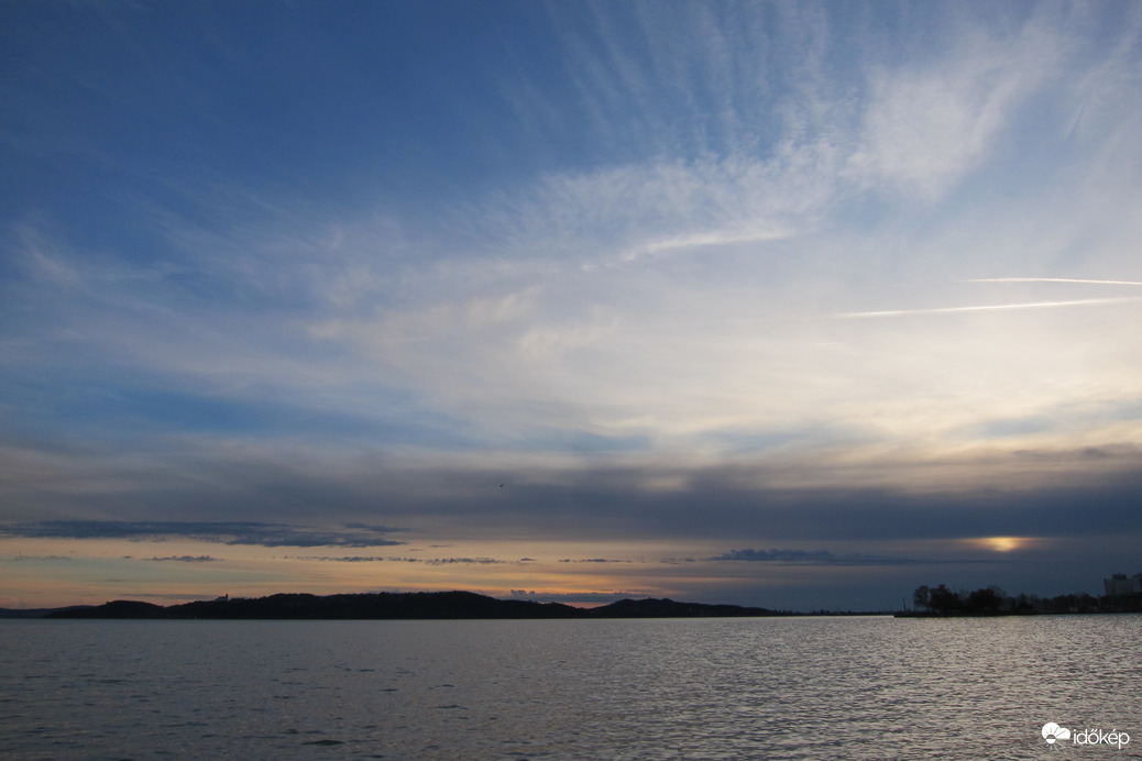 Érkeznek a sötét fellegek Balatonfüred fölé