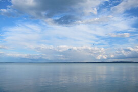 Zápor után Balatonfüreden 2. (Les a kis felhőszörnyecske)