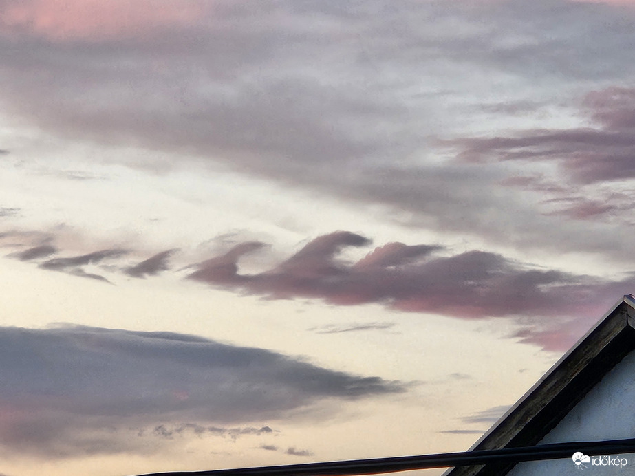 Jól kirajzolódó Kelvin-Helmholtz felhők 