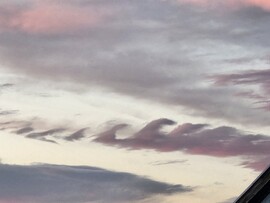 Jól kirajzolódó Kelvin-Helmholtz felhők 