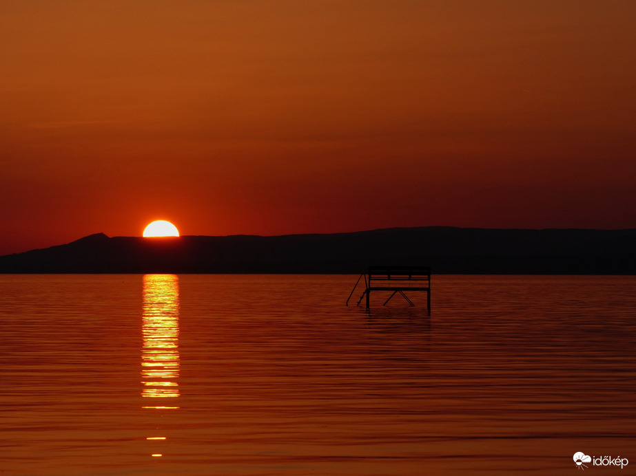 Egy gödröt, nyárias nap vége 