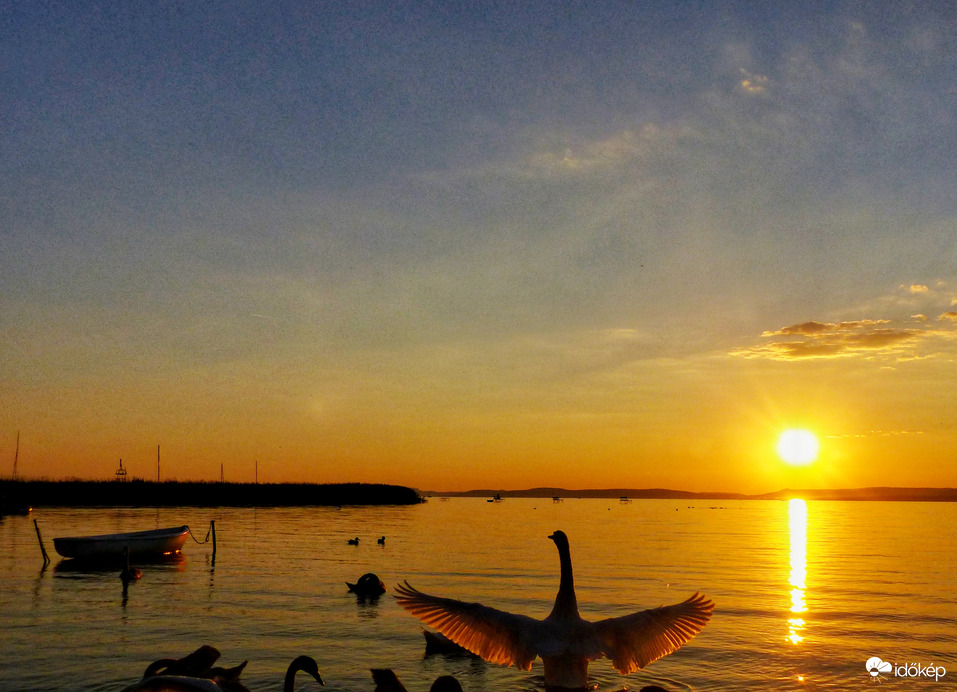 Őszeleji aranyló alkonyat 