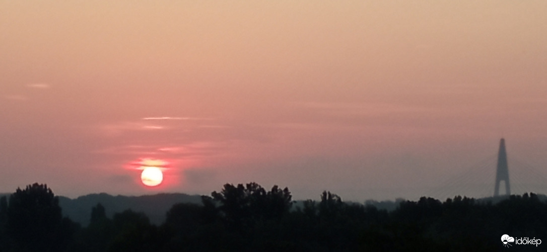 Párás napkelte 