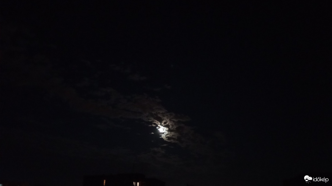 A Hold Budapest felett ;) 